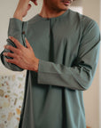 Zavian Top in Moss