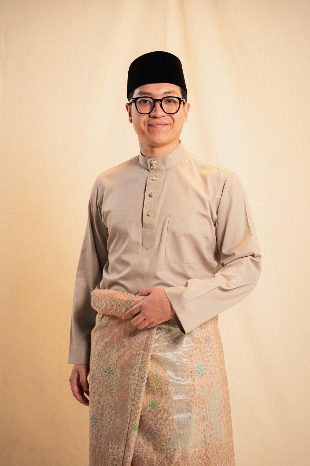 Baju Melayu Cekak Musang Modern