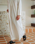 Eidrees Thawb in Porcelain