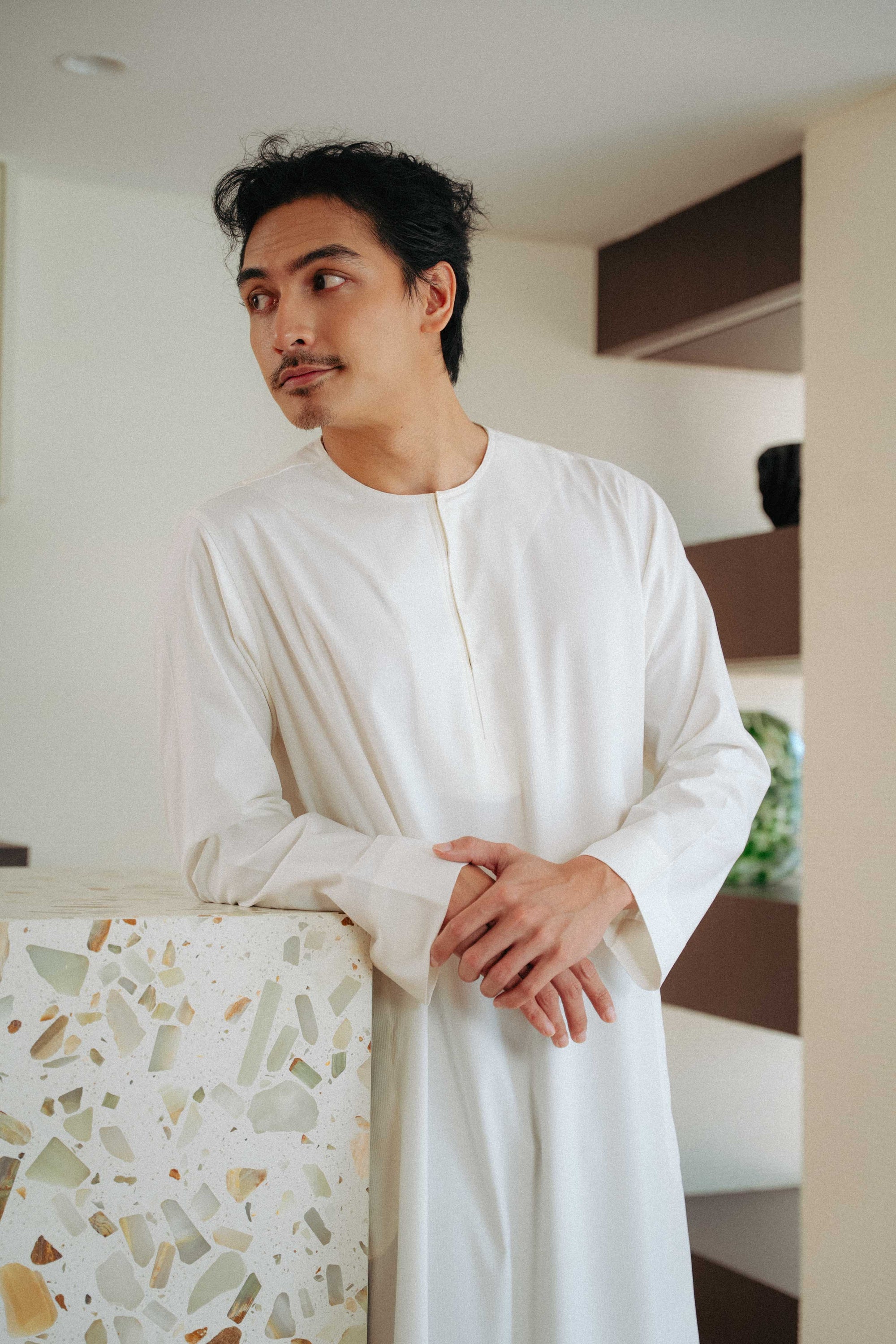 Eidrees Thawb in Porcelain
