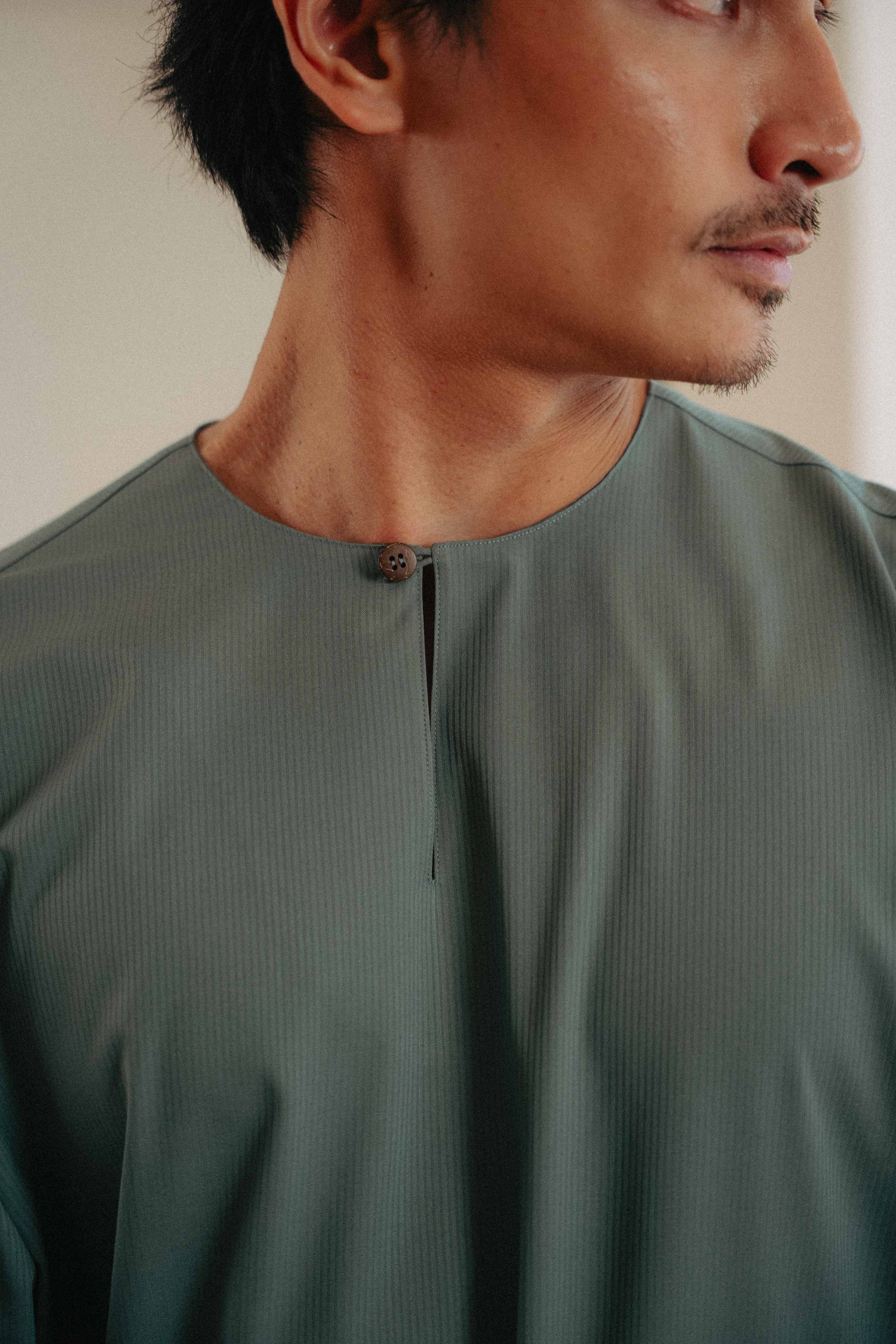 Zavian Top in Moss